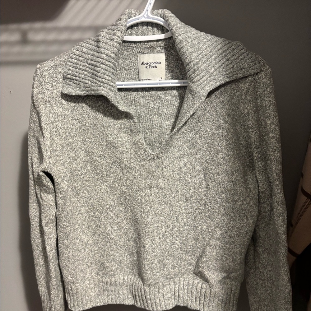 Abercrombie & Fitch Notch Neck Sweater